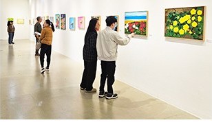 OLMO 그림 구독 서비스 전시 공간